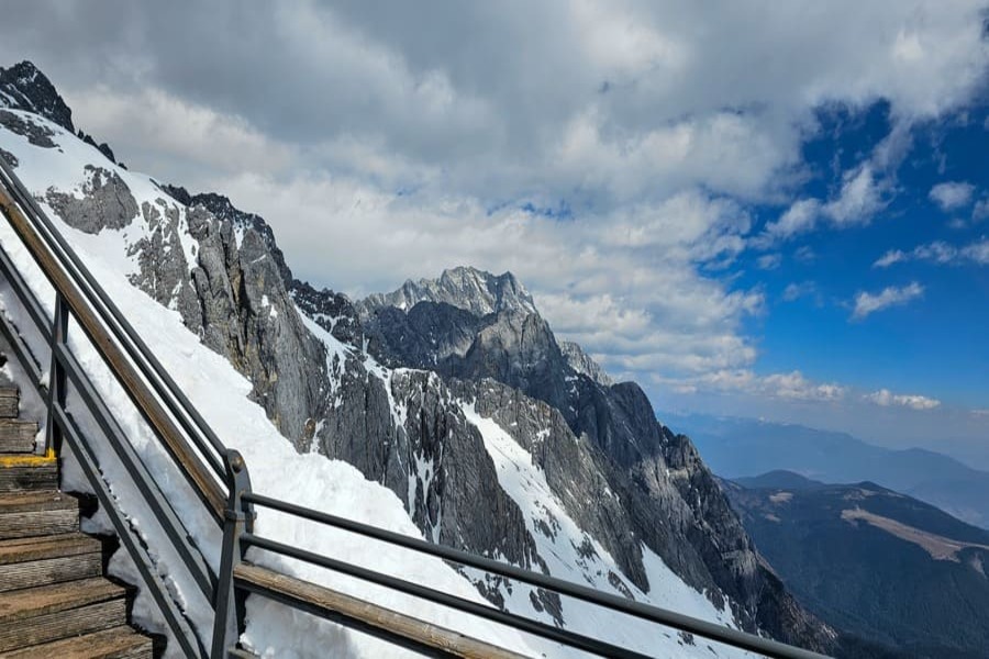 Las montañas nevadas en yulongshang